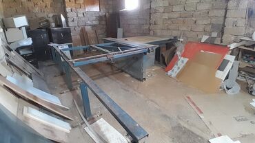 Drellər: Taxta və ya digər materialları kəsmək üçün istifadə olunan, metal