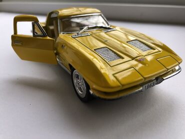 Avtomobil modelləri: Miniatür yanacaq poneli ilə, Corvette Sting Ray 1963 Kolleksiya