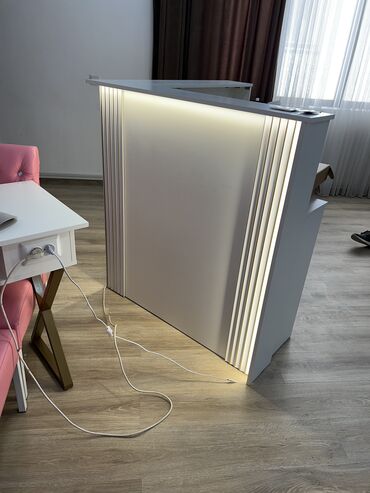 Другое оборудование для салонов красоты: Маникюрный стол Полки под лаки Лабораторный шкаф Шкаф под сухожар — 22