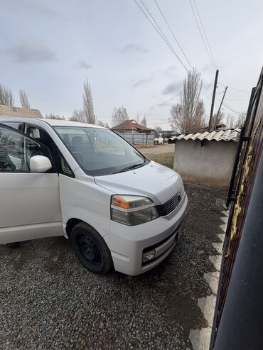 Toyota: Toyota Voxy: 2003 г., 2 л, Автомат, Бензин, Минивэн — 3