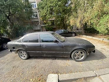 обшивка е34: BMW 5 series: 1992 г., Механика, Седан — 2