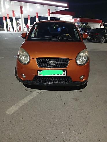 latun satisi: Kia Picanto, narıncı rəng, 5 qapılı hetçbek. Xüsusiyyətlər: - Kompakt — 2