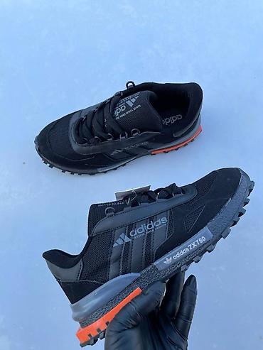 pull and bear sandale: Adidas patike

Novo
Brojevi 40 do 44

fb Moja Kupovina 1 — 1