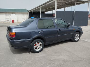 авто вента: Volkswagen Vento: 1994 г., 1.8 л, Механика, Бензин, Седан