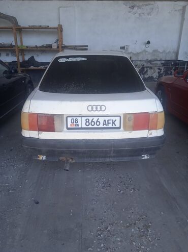 машина гест: Audi 80: 1.8 л, Механика, Бензин