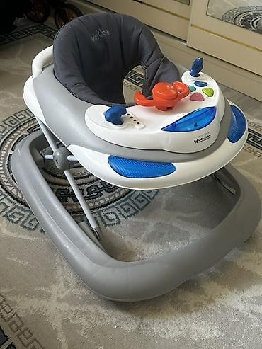 Uşaq üçün yerimə aparatı (walker). Boz, ağ və mavi rəng kombinində lalafo.az -da Uşaq üçün yerimə aparatı (walker). Boz, ağ və mavi rəng kombinində