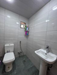 аренда автомойки: Kirayə ev verilir 2 otaq kuxnastudiya təzə remontdan çıxıb hər bir