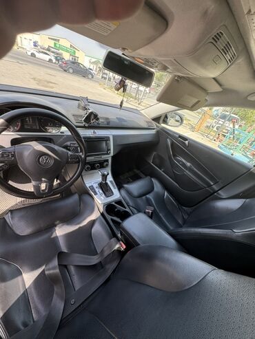 Volkswagen: Volkswagen Passat: 2 l | 2010 il Sedan — 7