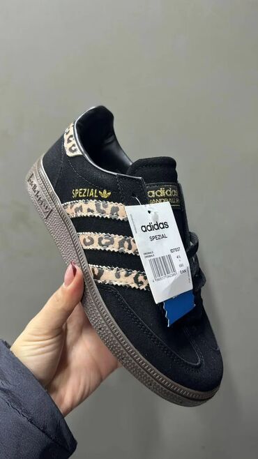 Women's Sneakers and athletic shoes: Adidas, 36 — 10