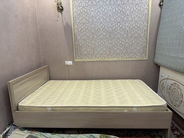 купить двуспальную кровать с матрасом бу: Матрас ортопедический. Почти новое, в идеальном состоянии. Кровать с