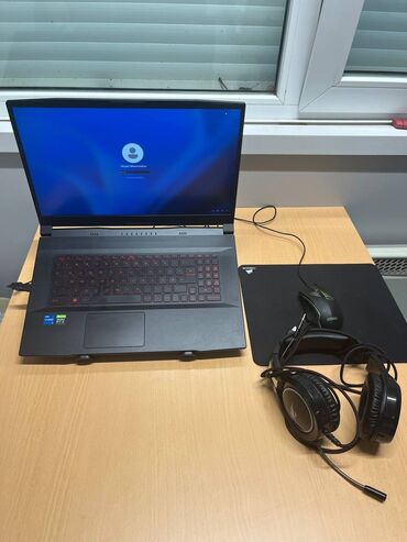Toshiba: İşlənmiş MSI, 17.3 ", Intel Core i5, 512 GB