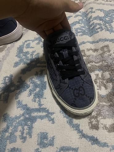 Мужские кроссовки, 42, Gucci, Б/у, цвет - Серый, Самовывоз, Платная доставка