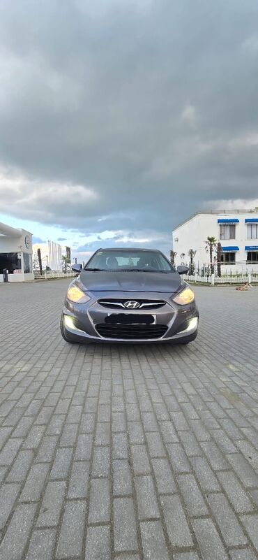 Hyundai: Hyundai Accent: 1.4 l | 2012 il Sedan — 2