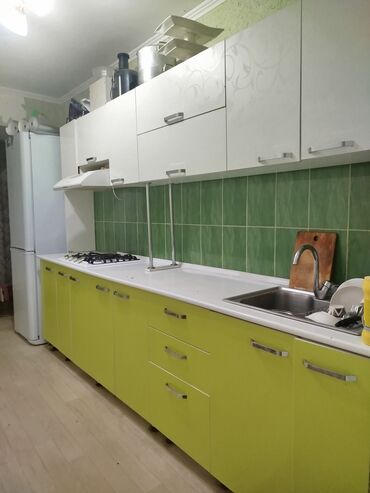 удобное расположение кухонной мебели: Кухонный гарнитур линейной планировки - Цвет: нижние фасады —