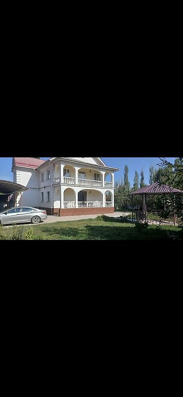 гараж с местом: Сдаётся особняк 220 кв.м., 8 комнат, с мебелью, со всеми удобствами — 1