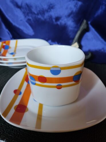 Kuhinjski setovi: Solje vintaz za kafu,caj puniji porcelan. Komada 4 u ceni. Tacne — 7