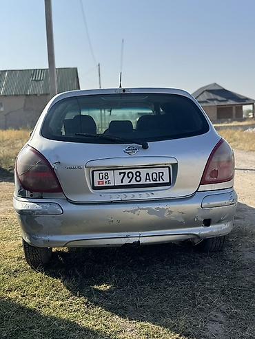 2 8: Nissan Almera: 2001 г., Хэтчбэк — 3