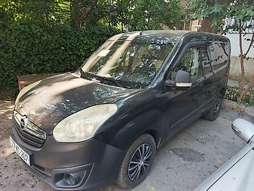 accent 2013: Opel Combo: 1.3 l | 2013 il 220000 km Van body type — 3