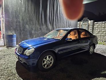 справа: Mercedes-Benz C-Class: 2003 г., 2 л, Автомат, Газ, Седан — 4