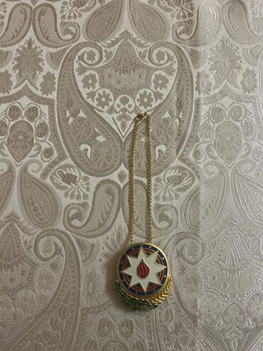 советская мягкая игрушка: Açarlı zəncirli medalion – Azərbaycan Respublikasının gerbi motivli