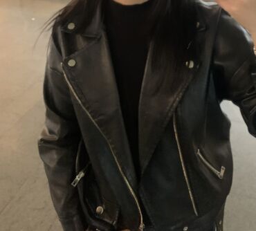 футболки платья: Срочно продаю черную кожанку. Размер M
Цена: 700 сом