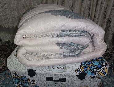 Комплекты постельного белья: Продам 2 постельных набора фирмы Kenzo. В один набор входит: 1 — 13