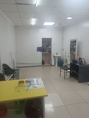 квартиры на аренду в оше: Сдаю Кабинет в салоне, 20 м², Для визажиста, Для лешмейкера, Для мастера по маникюру