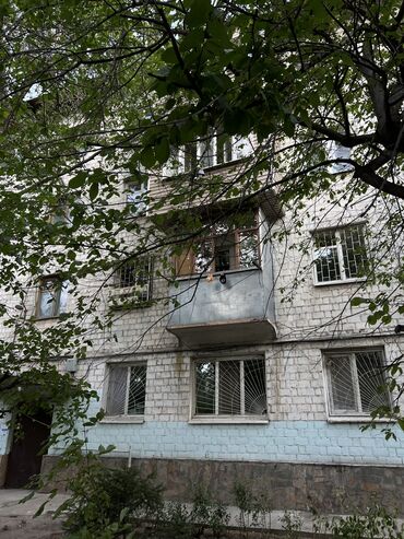 дома на иссык куле: 3 комнаты, 52 м², Хрущевка, 2 этаж, Старый ремонт