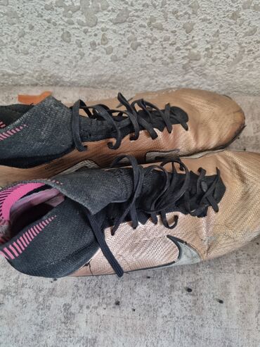 кроссовки air jordan 4: Продаю Nike Air Zoom Mbappe
размер 41-42 состояние плохое зато дешево