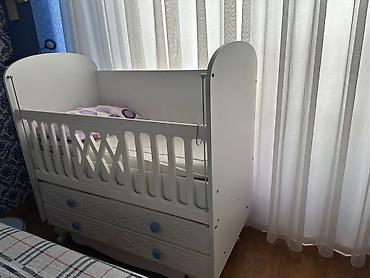 matras taxt ucun: Uşaq beşiyi – ağ rəngdə, kompakt və funksional model. Xüsusiyyətlər — 2