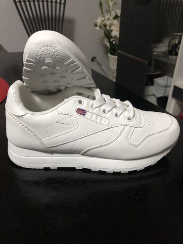 Sneakers & Athletic shoes: Reebok, 38, color - White