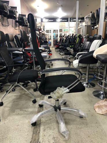 Ofis və oyun kresloları: Yeni, Təkərli, Qolları tənzimlənmir, Dəri — 12