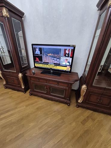 qurban quzu: Klassik dəst: qonaq otağı üçün vitrinlər və TV stendi 2ədəd vitrin və — 3