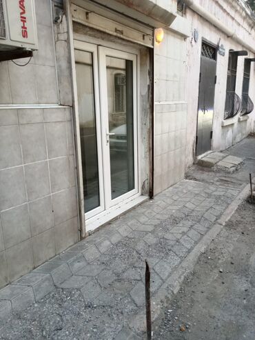 Ofislər: Qış parkının yaxınlığında Geniş ofis icarəyə verilir. Parking — 9