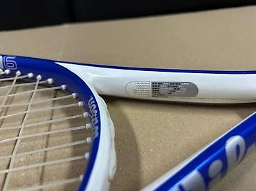 Ostali proizvodi za sport i razonodu: Wilson teniski reket - Model: Wilson (plavo-bela šema, “W” logo na — 3