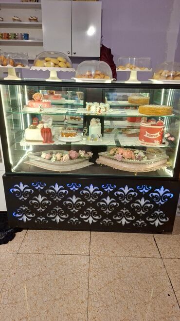 Avtoservis avadanlıqları: Shirniyyat vitrin soyuducu 1250 Azn. Ideal veziyyetde. Unvan