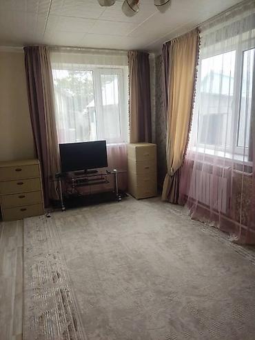 Продажа коттеджей и домов: Продается одноэтажный дом с закрытым двором и хозпостройками. - — 14