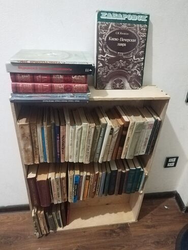 entiq: 80-ədəd kitab, arasında 20-50-ci illərə aid kitablarda var, bədii