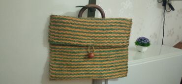 ponco x i: Letnja,pletena torba,sa drvenom drškom,postavljena,dimen.35 x 45 cm