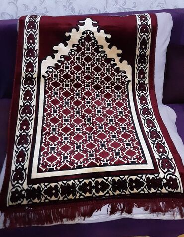 namaz xalcasi qiymeti: Namaz xalcasi,olcusu 105x66 sm-dir.yaxwi veziyyetdedir.hec 1 defekti