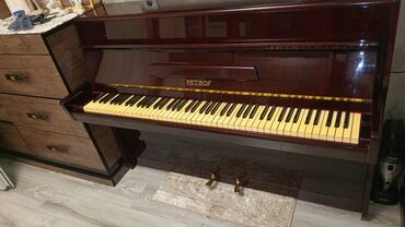 Pianolar: ‼️petrof pianinasi satılır ✅1700 AZN.hec. Bir problemi yoxdu.unvan