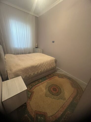 Uzunmüddətli kirayə mənzillər: 4 otag - Zal: Geniş və işıqlı otaq, kristal lüstrlü asma tavan — 17