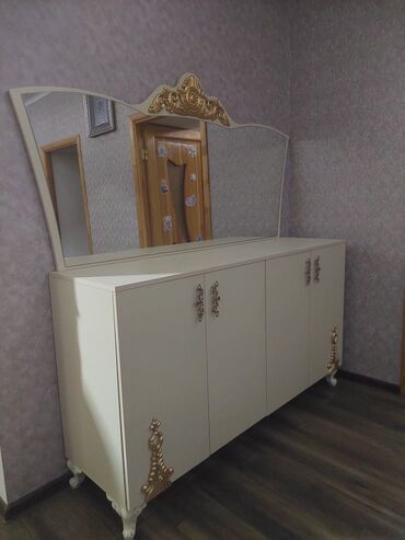 Кровати: Klassik üslubda konsol güzgü dəsti - Material: ağ rəngli MDF/LDSP