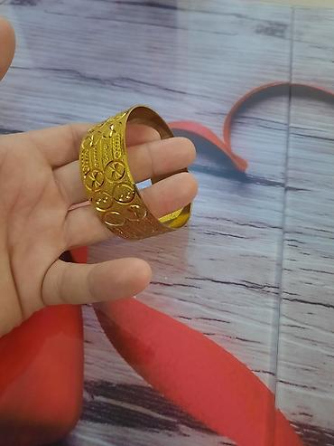 Qızılı rəngli geniş bujiteriya qolbaq - Material: metal ərintisi