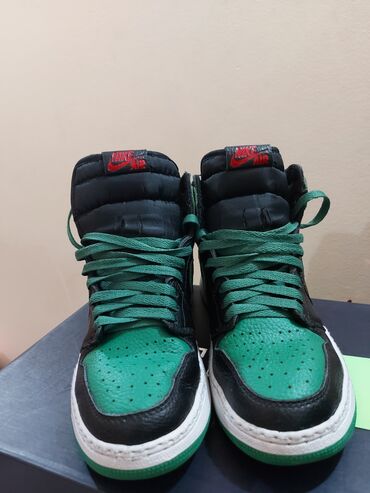 обувь жорданы: Продаю Жордан б/у цвет: черно-зелёный материал: кожа размер: 37-38