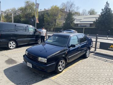 купить авто в рассрочку: Volkswagen Vento: 1995 г., 1.8 л, Механика, Бензин, Седан