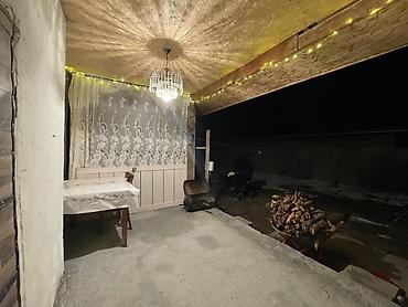 Продажа коттеджей и домов: Дом Кемин, ул. Берикбаева 167 Участок 10 соток, асфальт. 2 спальни — 6