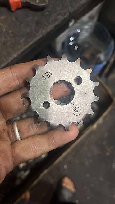 Запчасти для мотоциклов: Motosiklet üçün ön ulduz dişli (sprocket) - Diş sayı: 15T (üzərində — 1