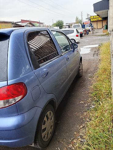 chevrolet lachetti: Компактный городской хэтчбек синего цвета. Кузов: - 5 дверей, задний — 2