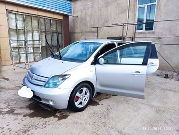 Toyota: Toyota ist: 2003 г., 1.5 л, Автомат, Бензин, Хэтчбэк — 2